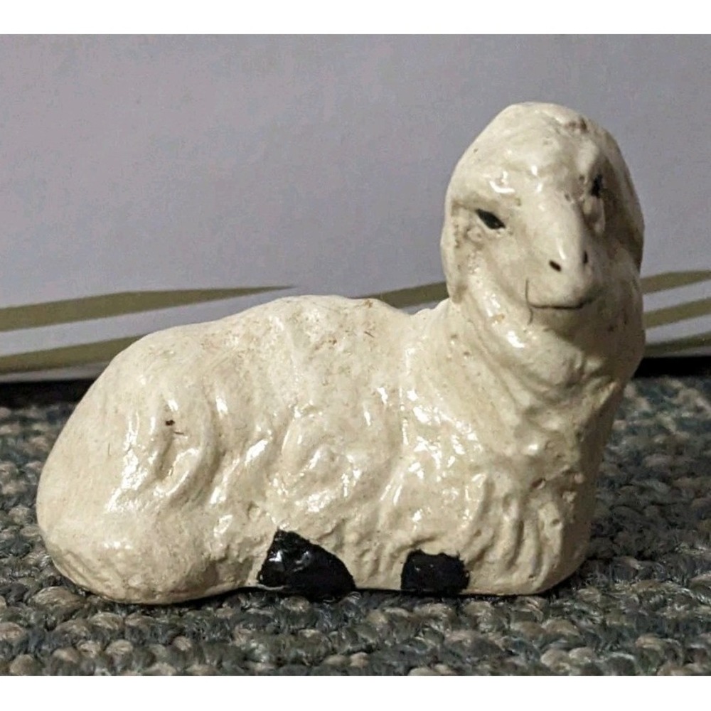 Vaillancourt Folk Art Chalkware Nativity Mini Sheep Lying Down 477 2014